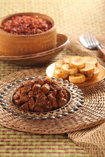 Babi Ketjap avec chips de banane