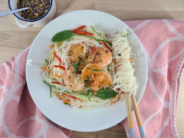 Rice noodles and prawn salad