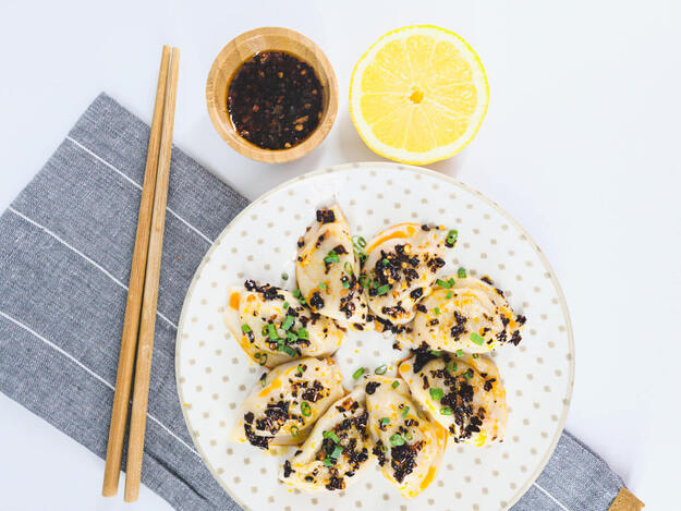 Dumplings met chili oil