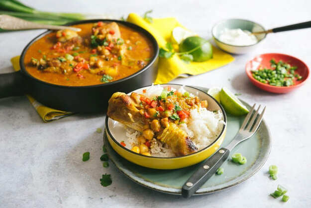 yellow curry with drumsticks thai style